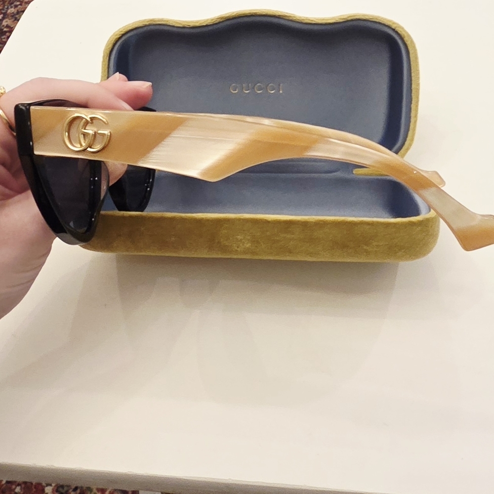 Gucci GG1333S model/004Black Cat-Eye Sunglasses - Picture 6 of 16